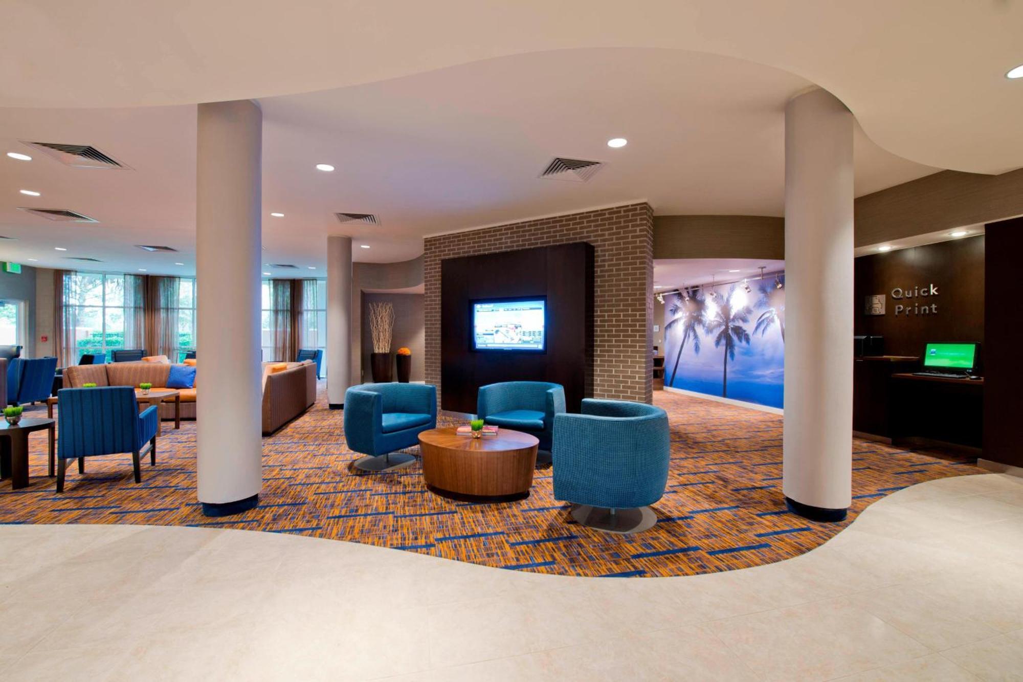 Courtyard Flagler Center 3*