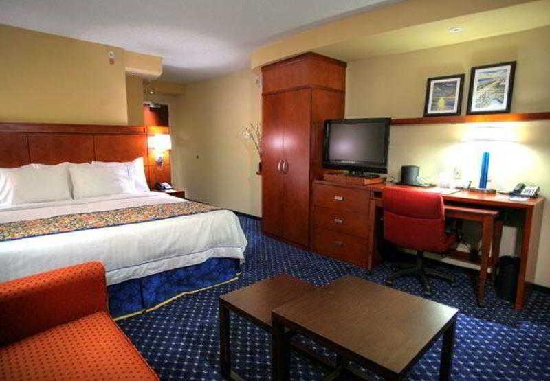 Courtyard Flagler Center 3*