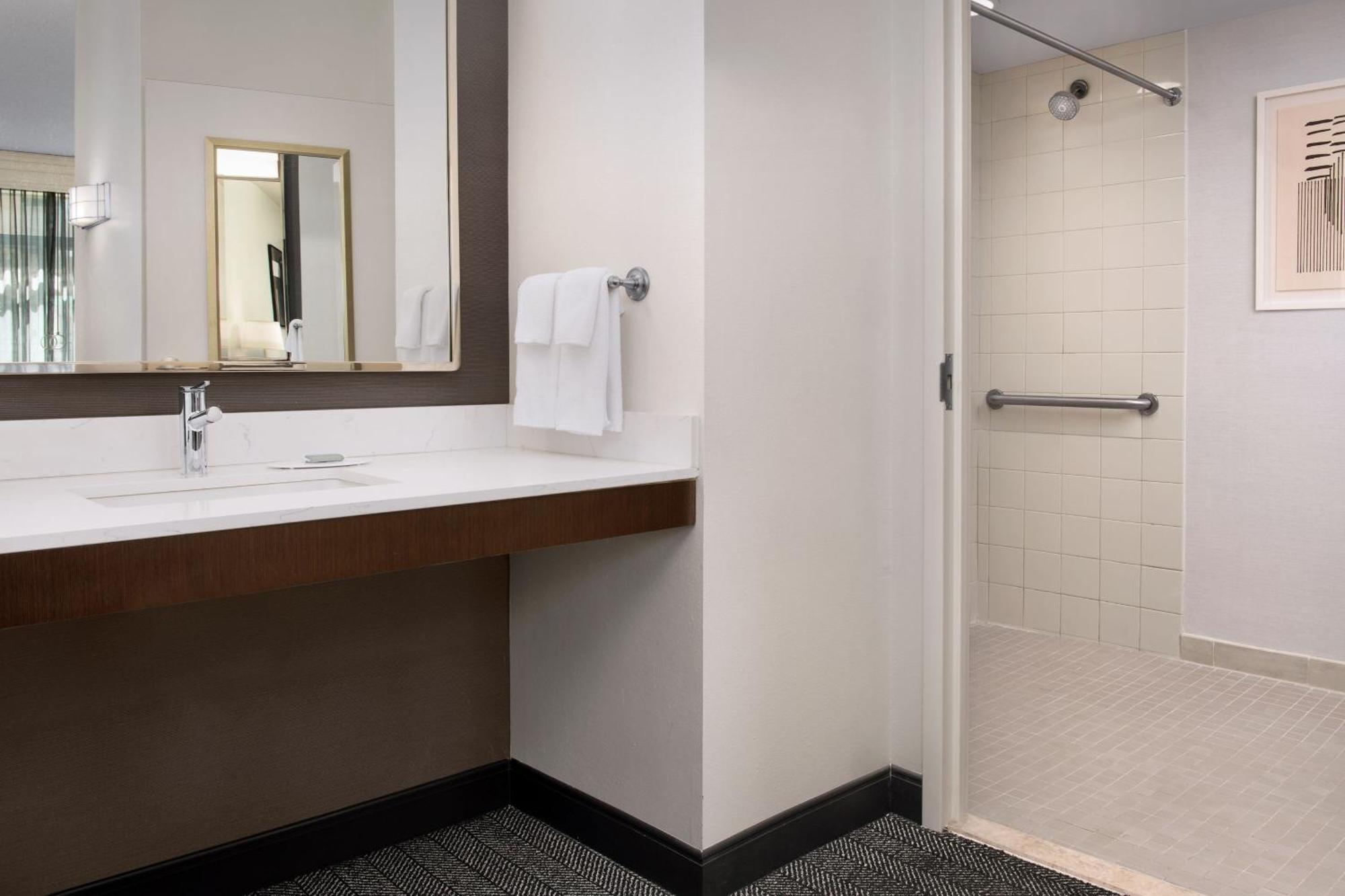 Courtyard Flagler Center Hotel 3*